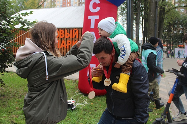 Жители Сосенского стали участниками фестиваля «Лица района» в Липовом парке